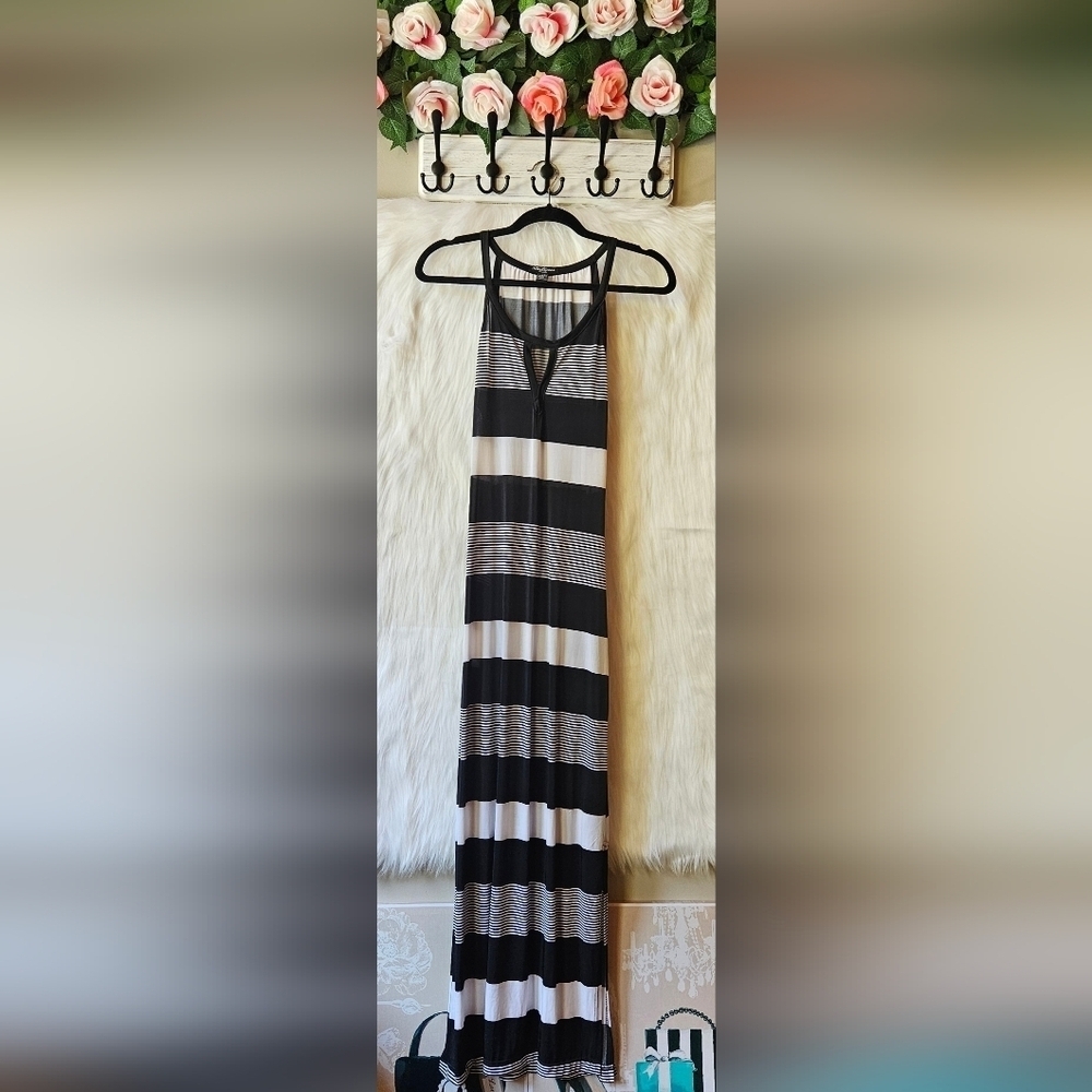 Streetwear Society Keyhole Striped Maxi Dress